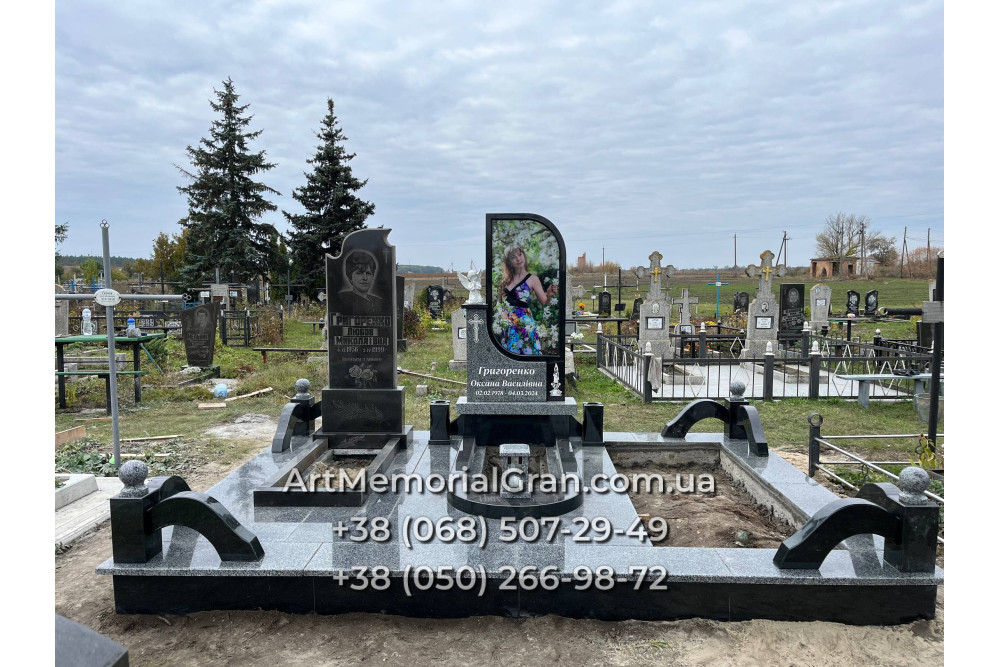 Пам'ятник для дівчини 00893